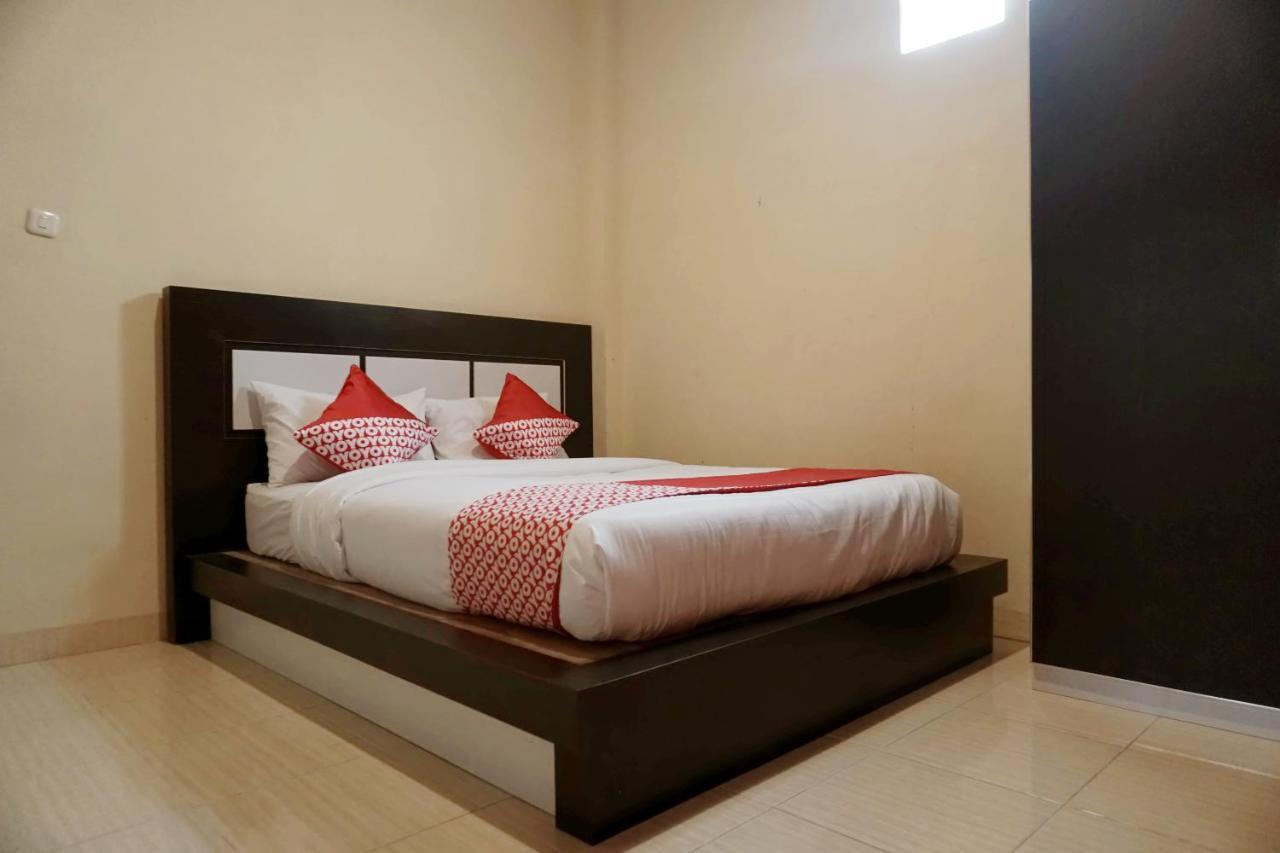 Oyo 1394 Rumaisa Homestay Syariah プカンバル エクステリア 写真