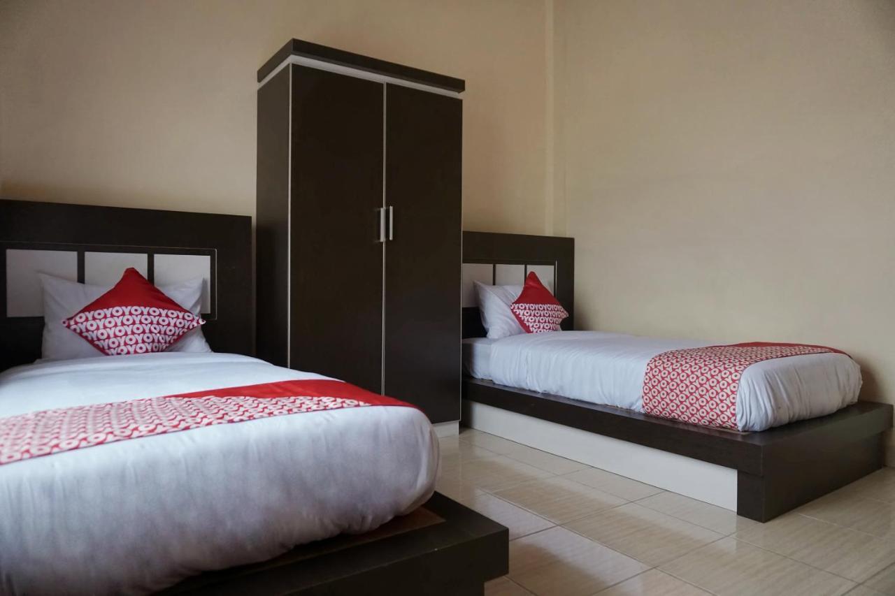 Oyo 1394 Rumaisa Homestay Syariah プカンバル エクステリア 写真