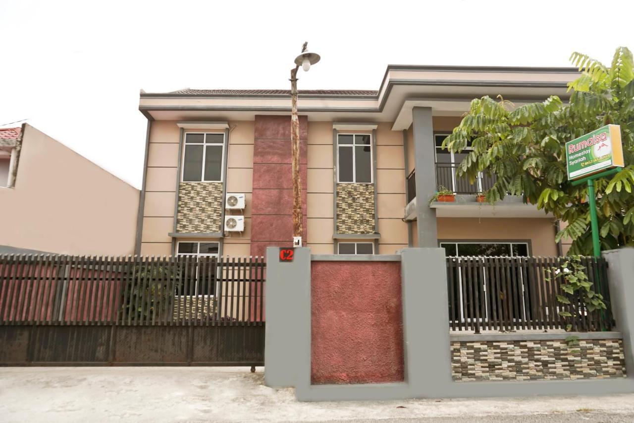 Oyo 1394 Rumaisa Homestay Syariah プカンバル エクステリア 写真
