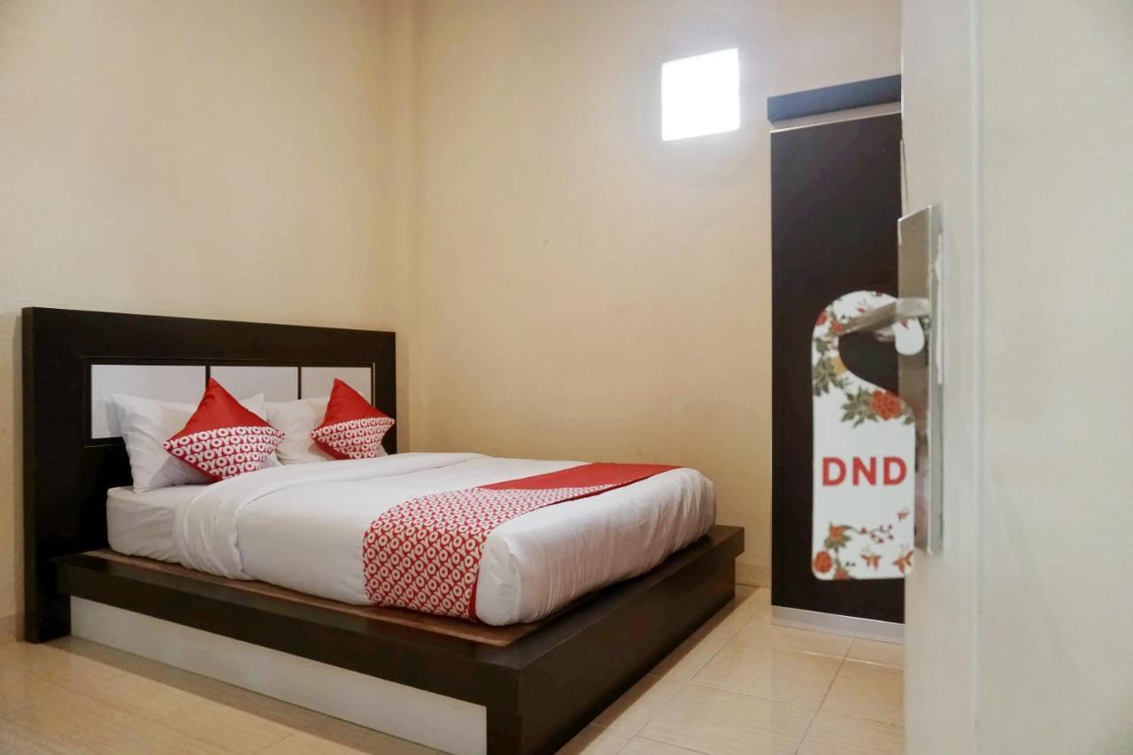 Oyo 1394 Rumaisa Homestay Syariah プカンバル エクステリア 写真