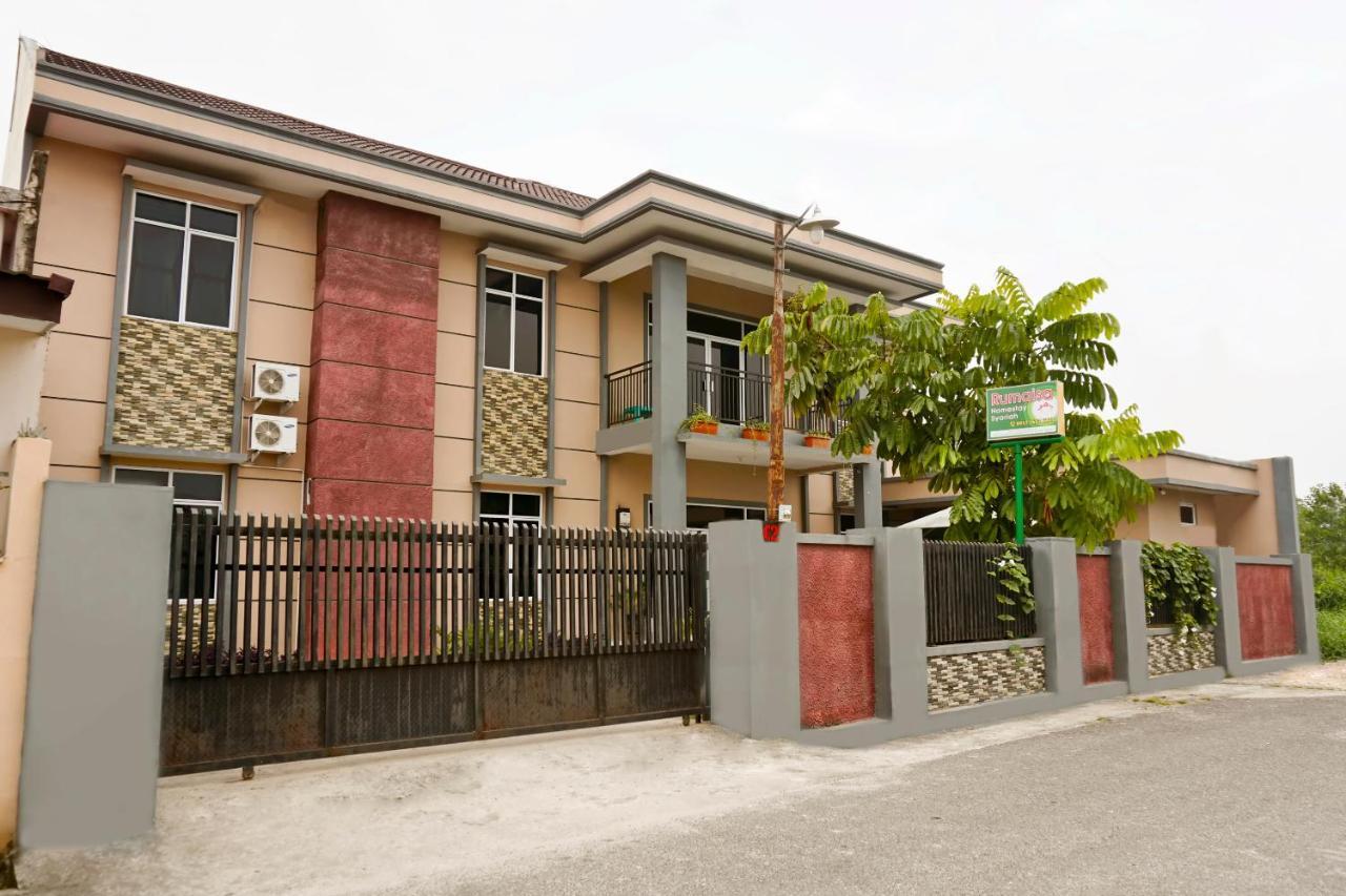 Oyo 1394 Rumaisa Homestay Syariah プカンバル エクステリア 写真