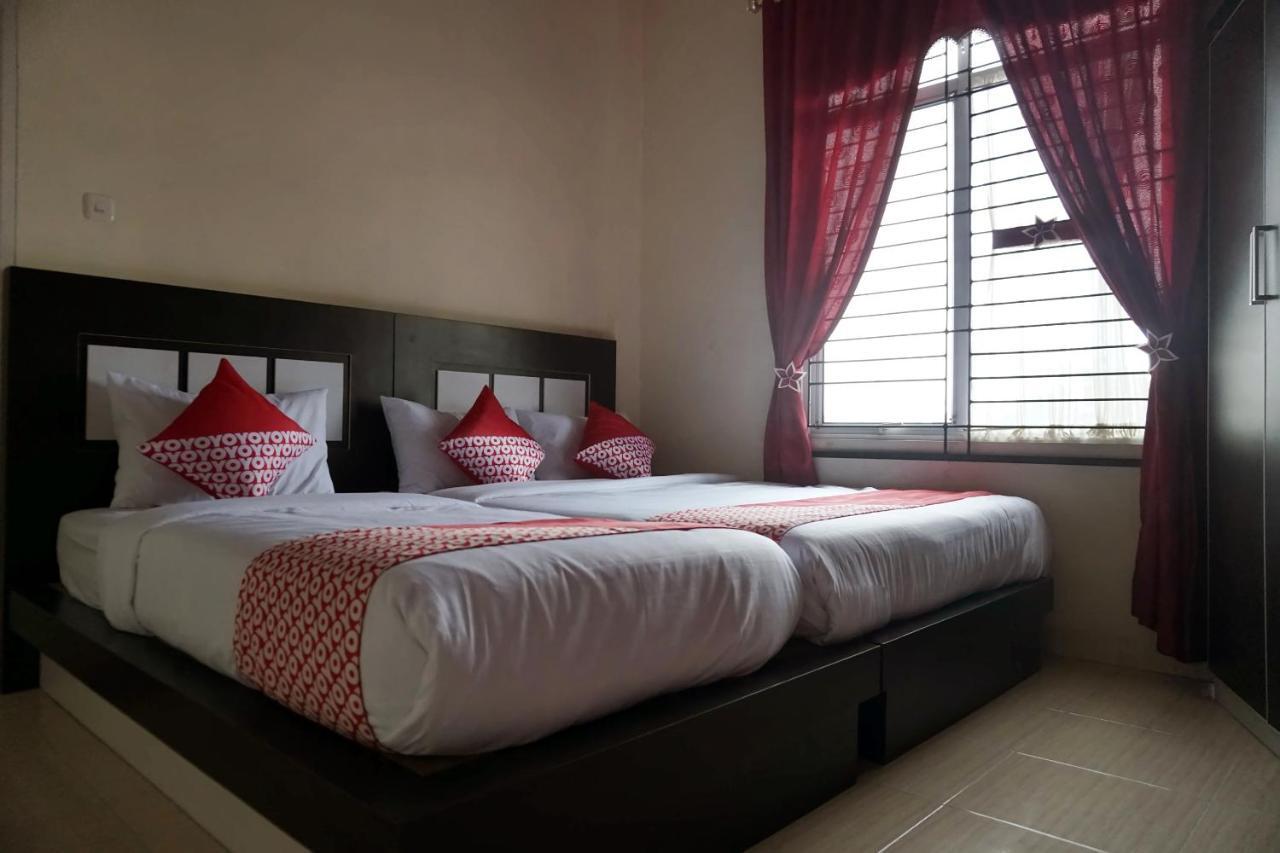 Oyo 1394 Rumaisa Homestay Syariah プカンバル エクステリア 写真