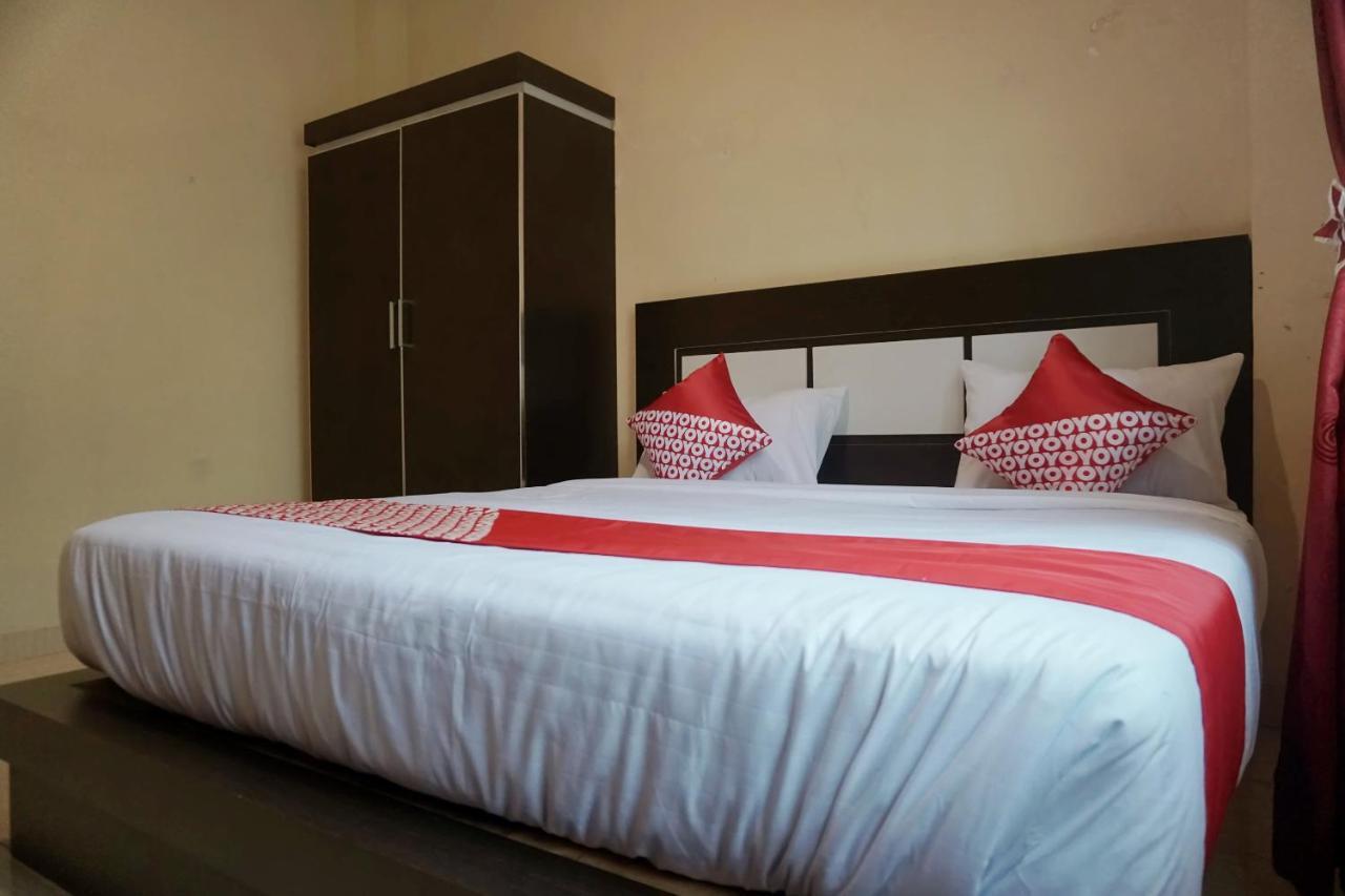 Oyo 1394 Rumaisa Homestay Syariah プカンバル エクステリア 写真