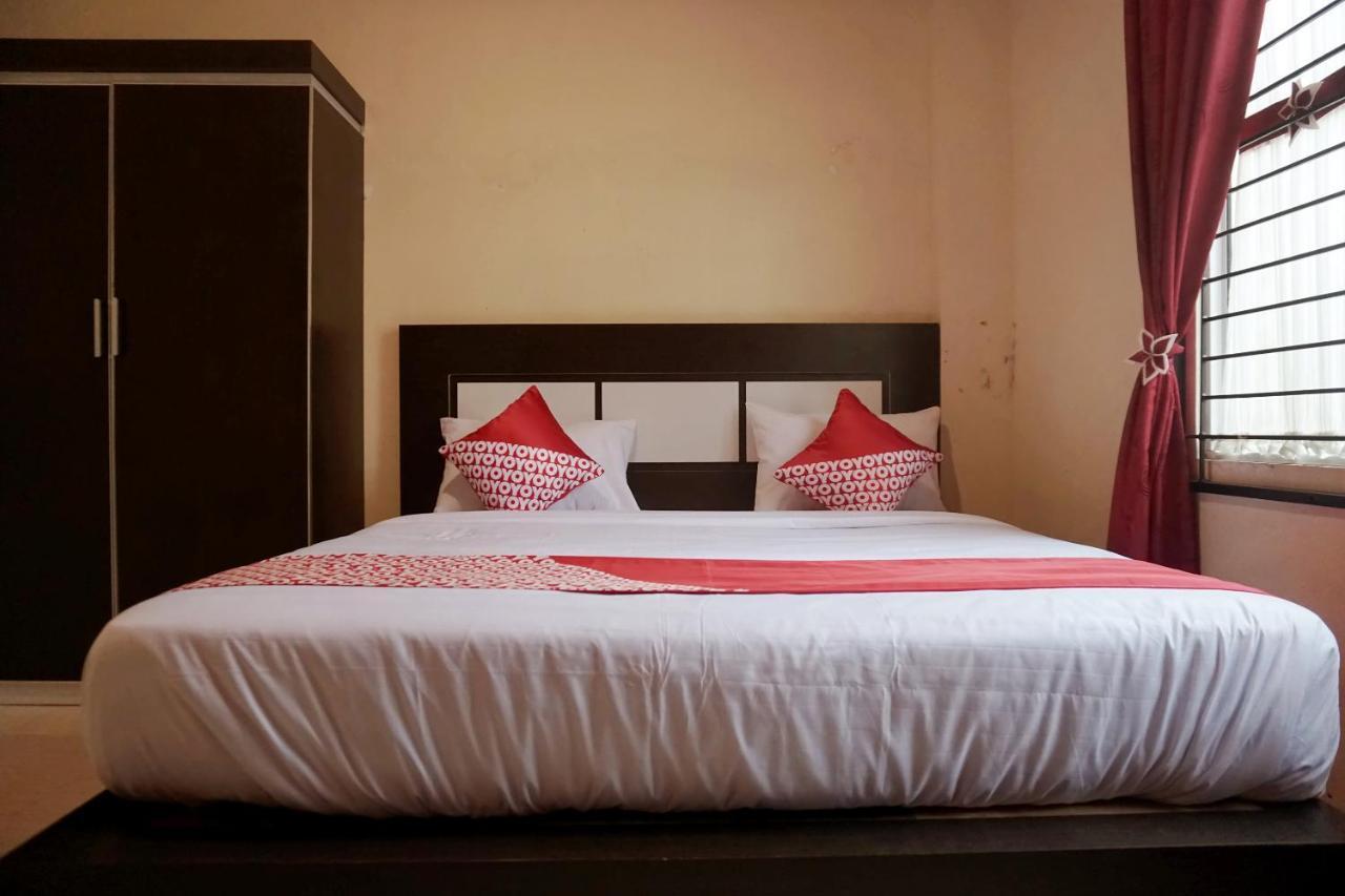 Oyo 1394 Rumaisa Homestay Syariah プカンバル エクステリア 写真