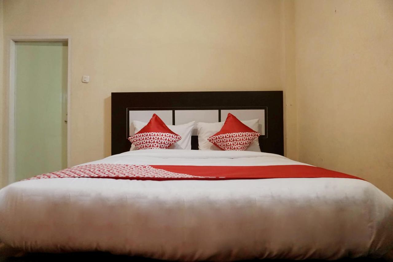 Oyo 1394 Rumaisa Homestay Syariah プカンバル エクステリア 写真